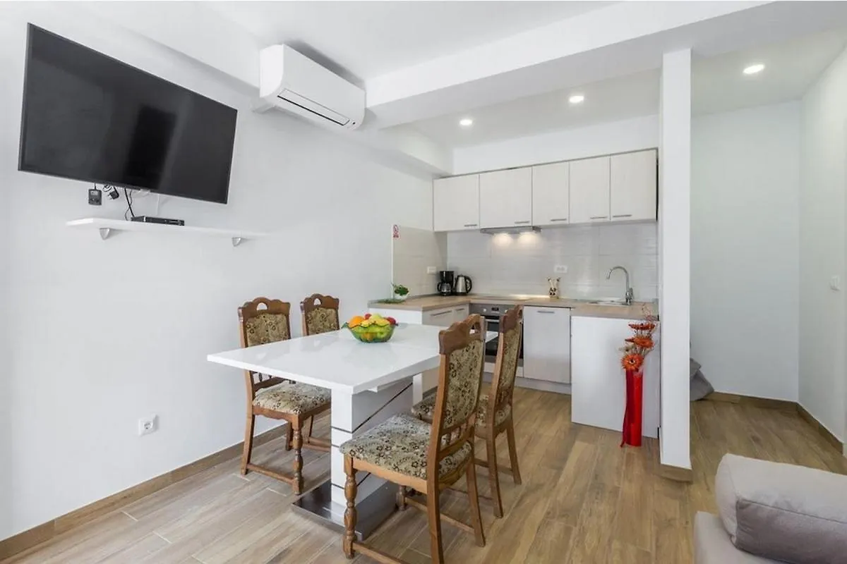 Mateo Apartman Kastelir